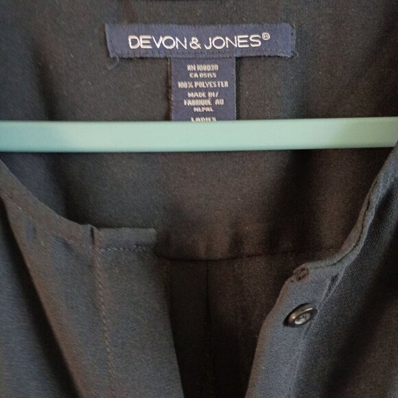 Devon & Jones Black Crepe Button Front Blouse XL NWOT Flowy Elegant Top - Picture 5 of 6